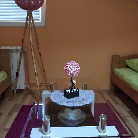 Buric Rooms Nikšić Buitenkant foto