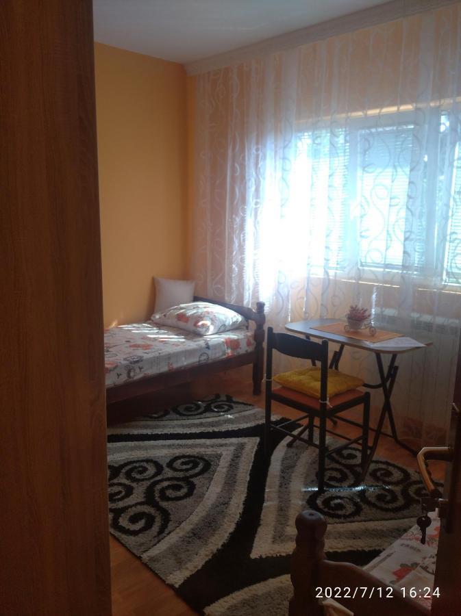 Buric Rooms Nikšić Buitenkant foto