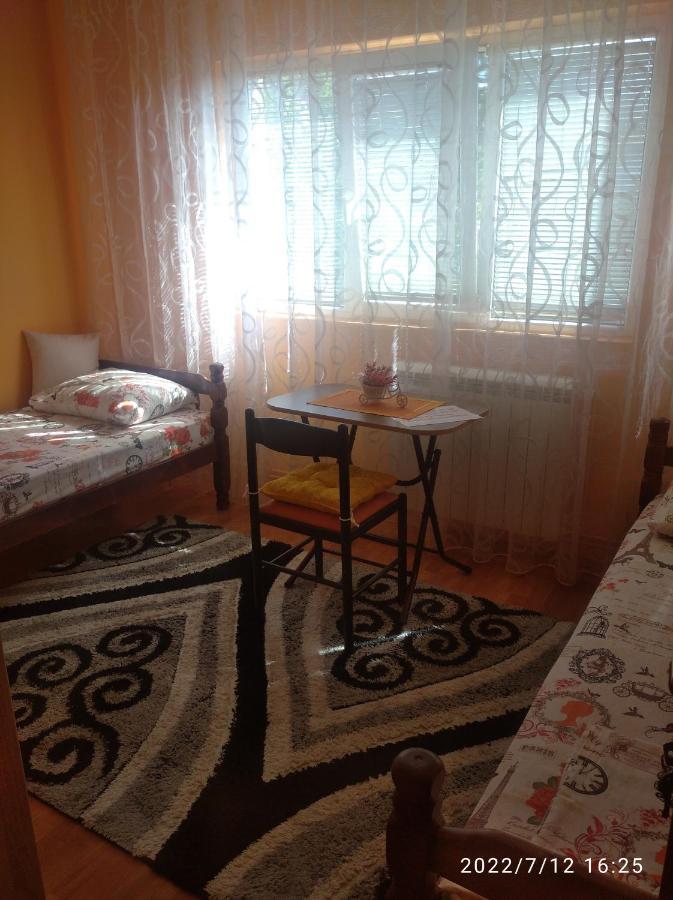 Buric Rooms Nikšić Buitenkant foto