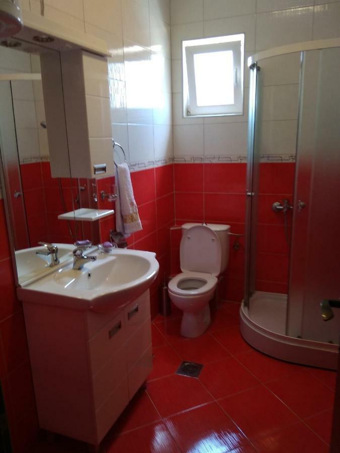 Buric Rooms Nikšić Buitenkant foto