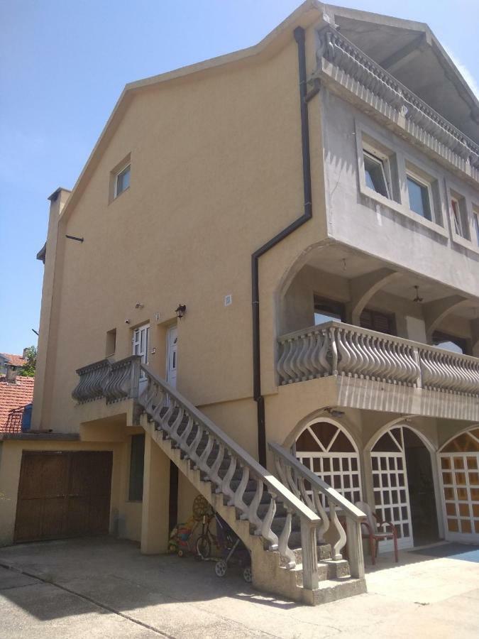 Buric Rooms Nikšić Buitenkant foto