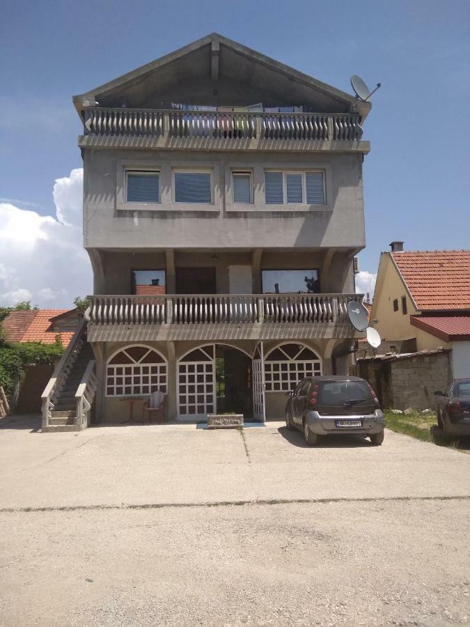 Buric Rooms Nikšić Buitenkant foto